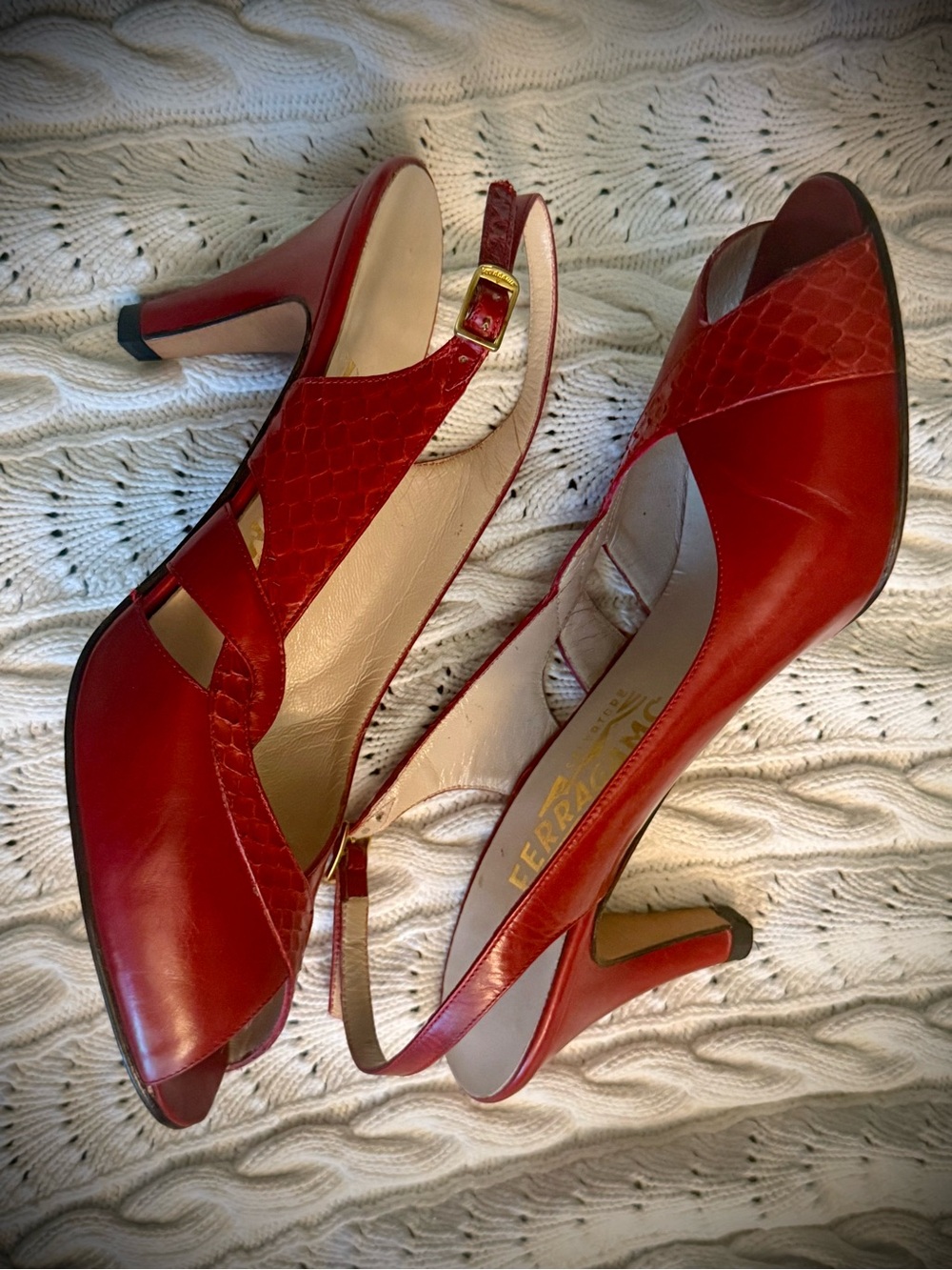 FERRAGAMO Red Leather Slingback Heels with Textured Panels - Picture 5 of 10